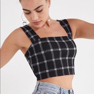URBAN OUTFITTERS CROP TOP